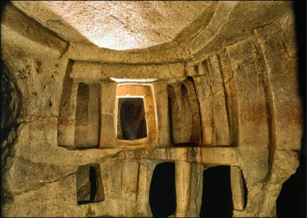Пещера Хал-Сафлиени