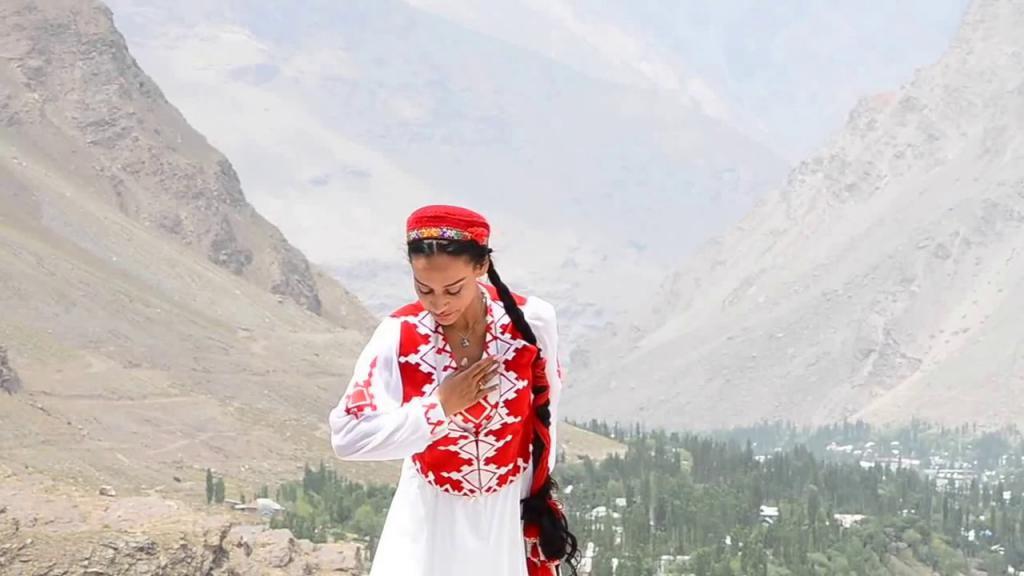 Таджичка из Бадахшана.
