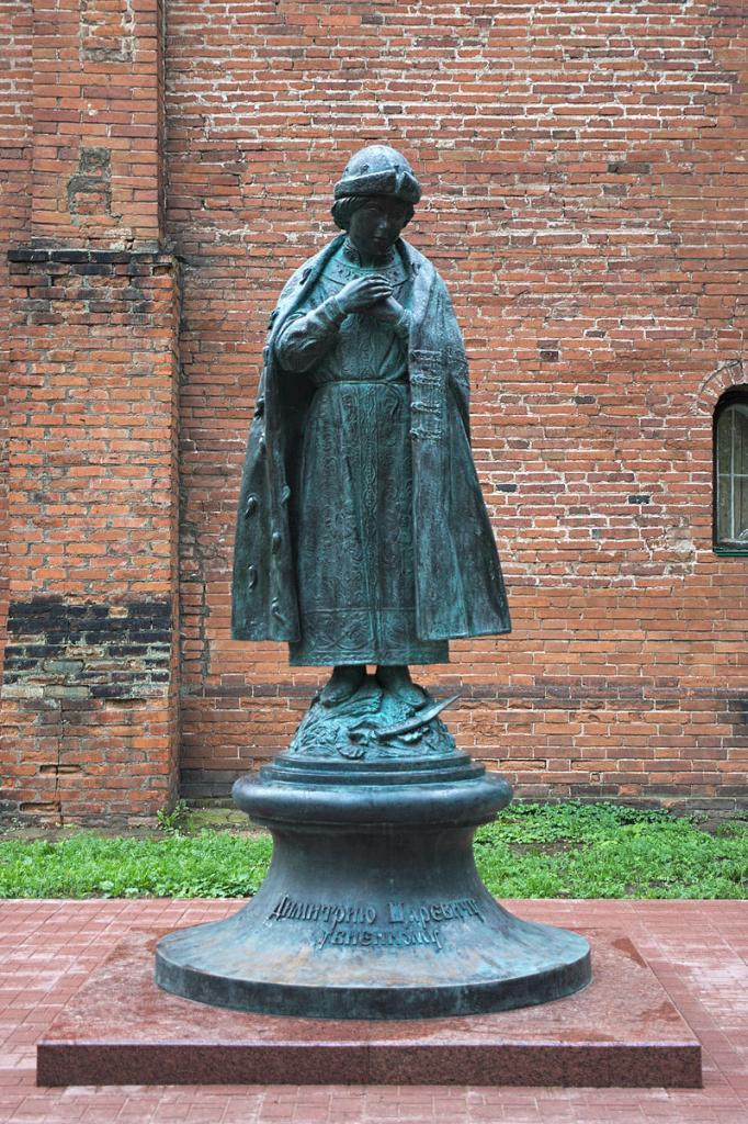 памятник Дмитрию Иоанновичу
