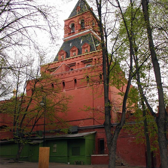 Константино-Еленинская башня внутренний двор