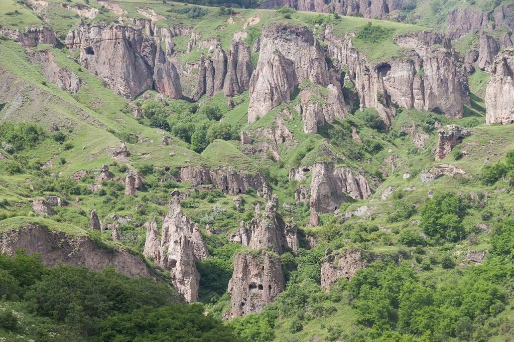 Пещерный город в Армении