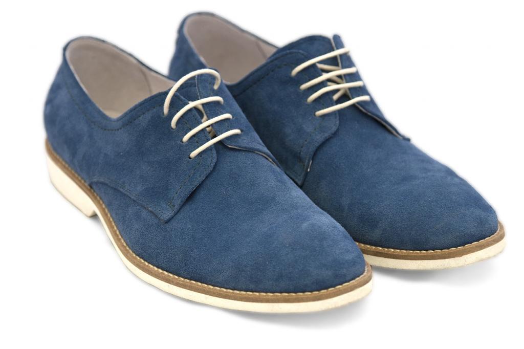 голубые замшевые туфли