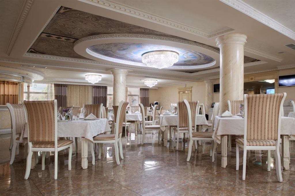 Ресторан в отеле Amici Grand Hotel