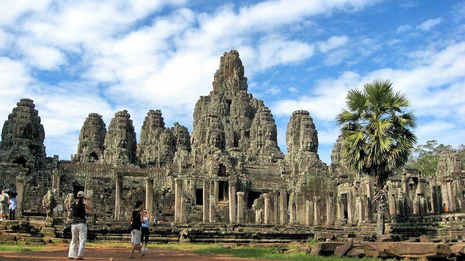 Храм Байон в Камбодже фото