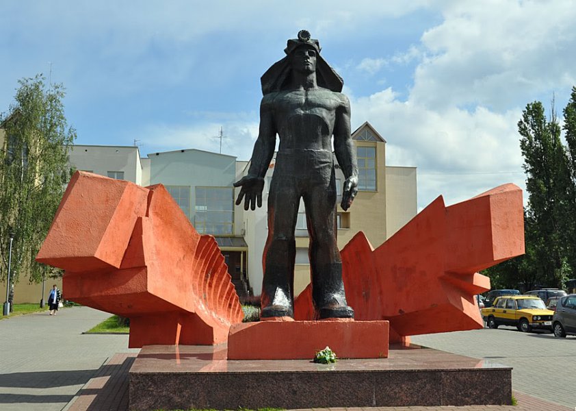 Памятник шахтеру Солигорск