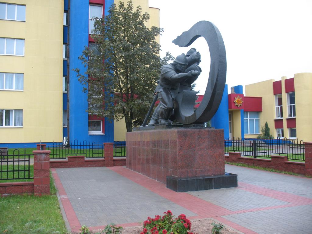 Центральный вход института МЧС Минск